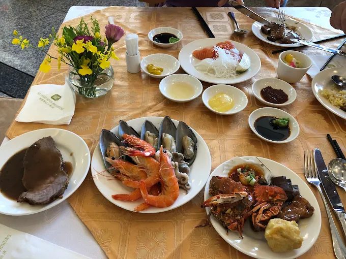 高雄圓山飯店攻略|澄清湖畔的夢幻住宿與必吃美食全解析