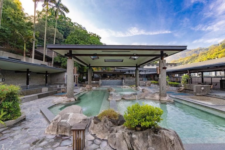 台北40分鐘就能到!三峽大板根森林溫泉酒店|原始熱帶雨林 × 美人湯溫泉 × 森林度假小旅行