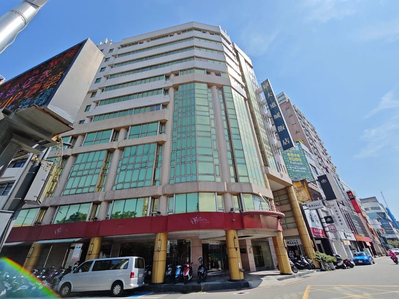 新竹隱藏版住宿優惠！大道城飯店官網限定「連住 9 折」，吃美食玩古蹟最省錢