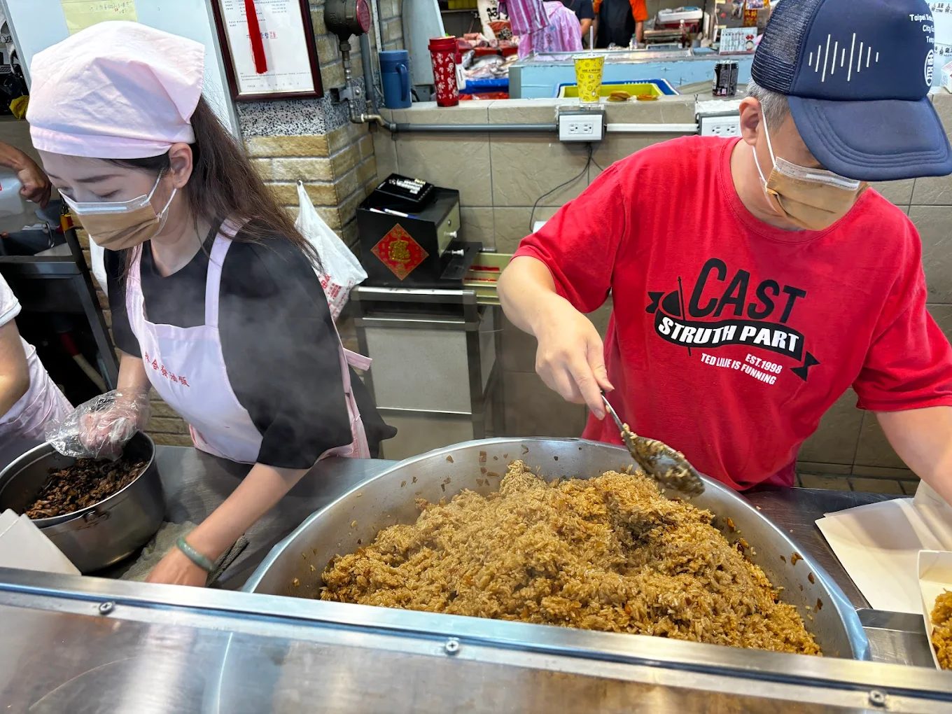 🧵 永樂市場一日遊攻略｜在地美食、布藝手作與大稻埕文化散策