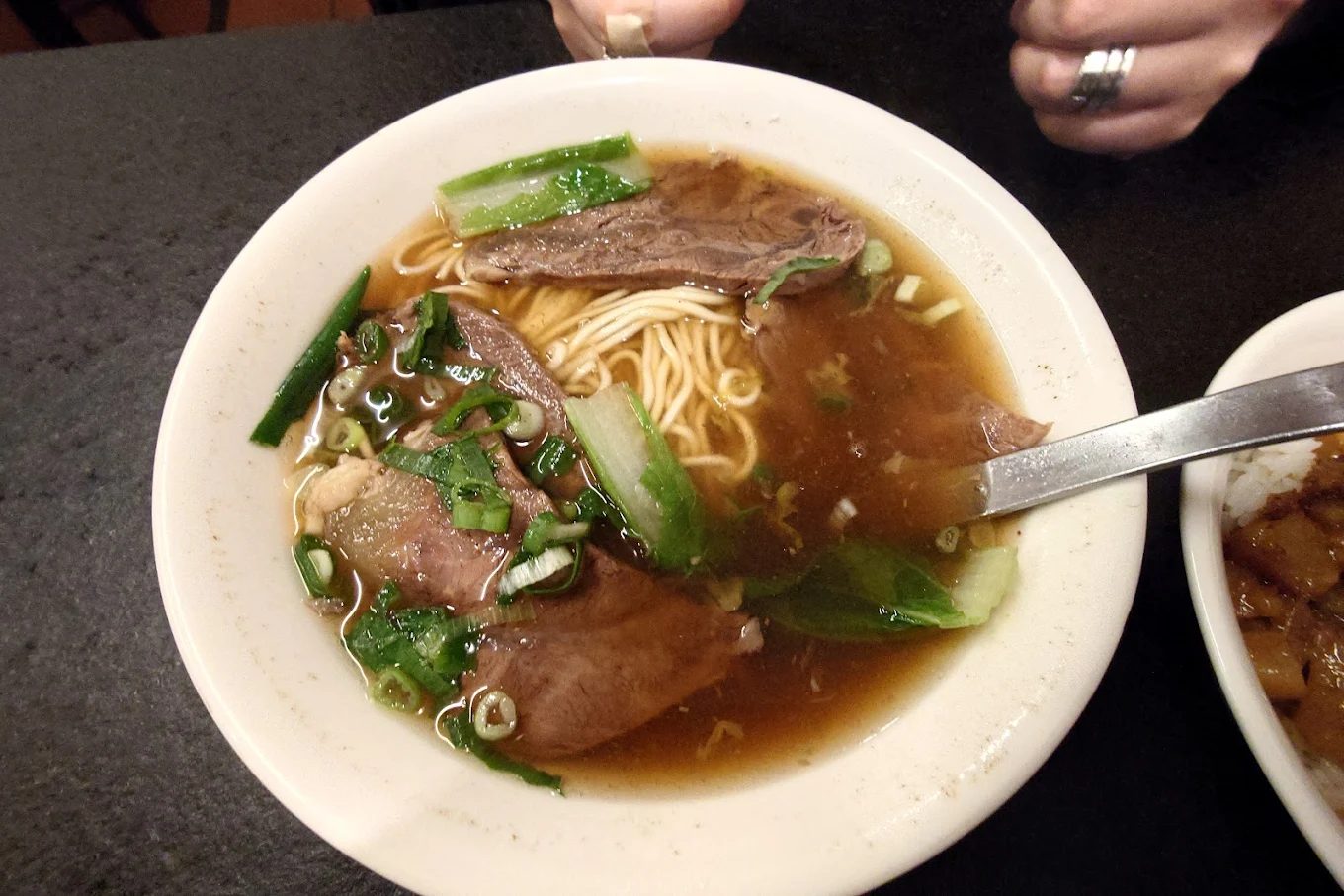 西門町人氣麵店推薦｜牛肉麵、涼麵、檸檬愛玉一次吃遍，在地人都激推！