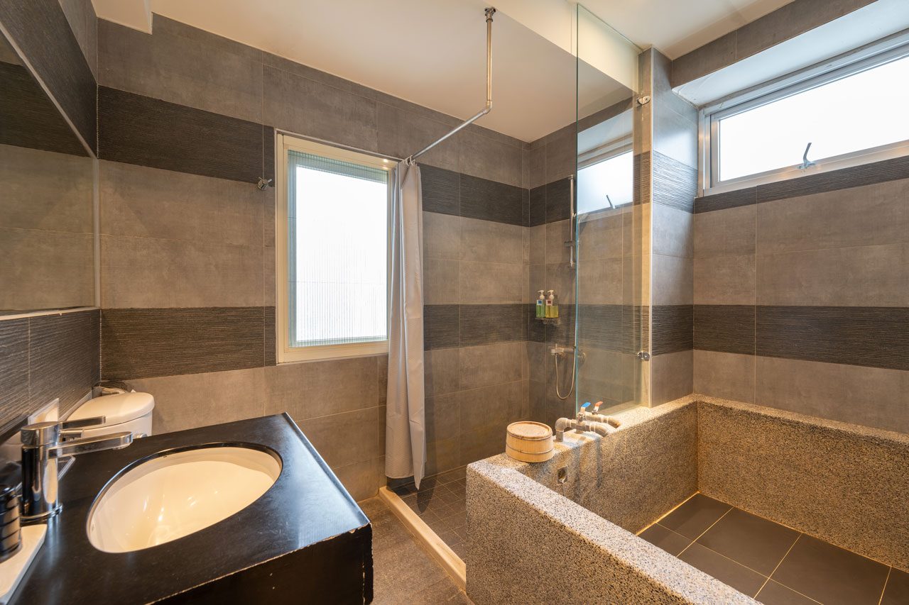 礁溪九號溫泉旅店：房內溫泉浴缸＋溫泉魚泡腳，親子必訪的慢活住宿