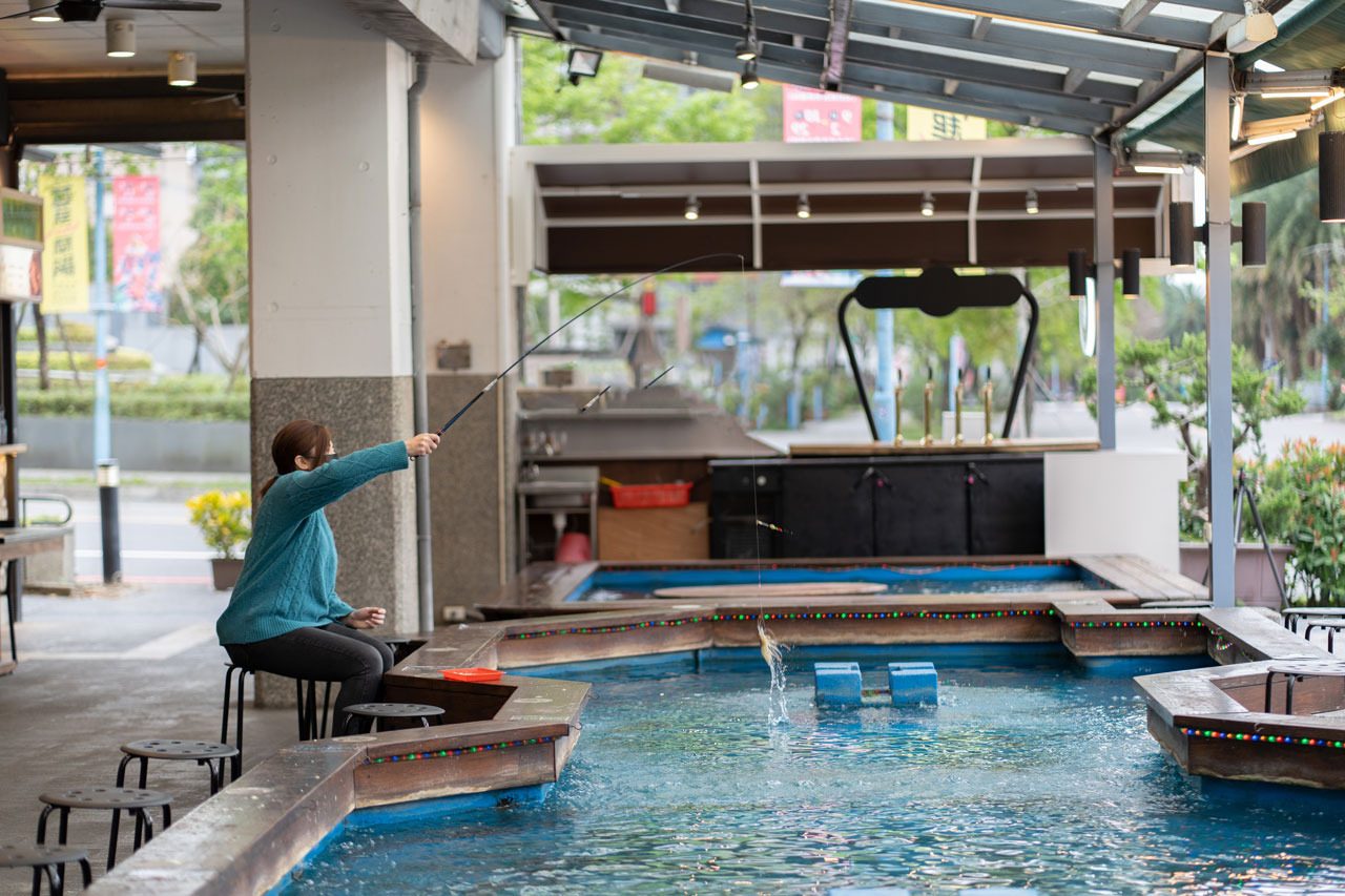 礁溪九號溫泉旅店：房內溫泉浴缸＋溫泉魚泡腳，親子必訪的慢活住宿