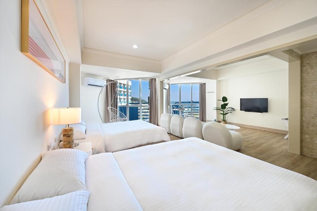 【2025 北海岸住宿】群策翡翠灣溫泉飯店｜海景裸湯×親子樂園，走路就到沙灘