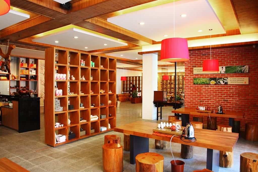 《杉林溪秘境》住進雲霧的懷抱：海拔1600公尺大飯店，白天追瀑布、夜晚數繁星