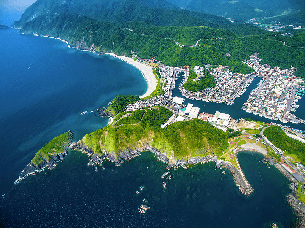 當清晨的魚市醒來，城市還在睡，在南方澳，用味道與風景記住這座港口