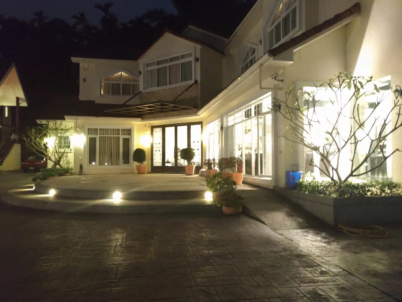 🌿藏身南投山林的歐風秘境｜日月潭布查德Villa限時每人只要$1999，享受一泊二食＋下午茶！