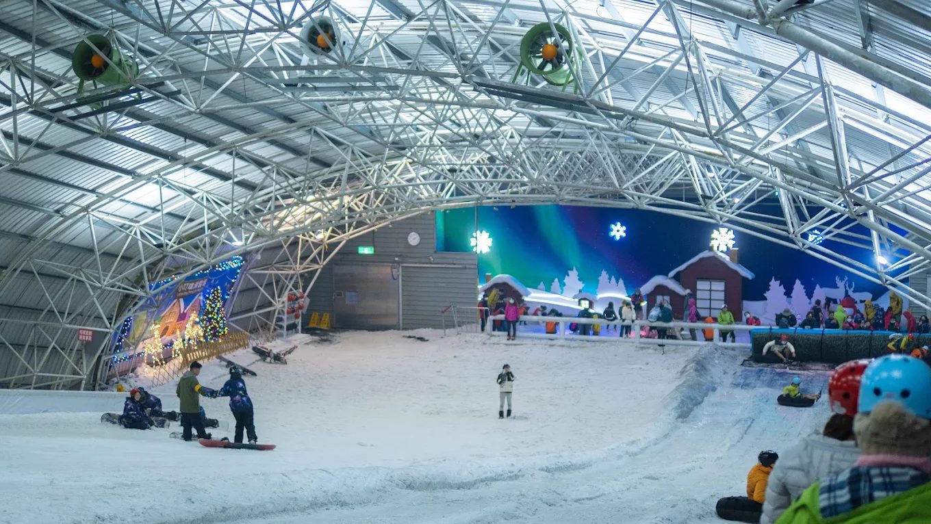 ☀️ 暑假親子露營新選擇！入住小叮噹營地車，一次玩水、玩雪、玩科學！