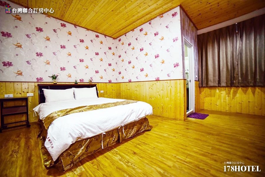 雙人房內部整潔舒適