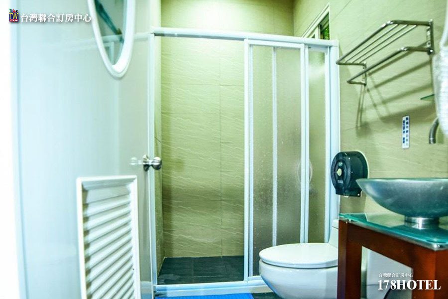 莊園內木質調房間