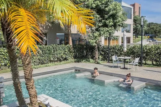 優惠｜壓力大到喘不過氣？來這間「台中景觀溫泉飯店」住一晚，$3,780 含早餐還能升等四人！