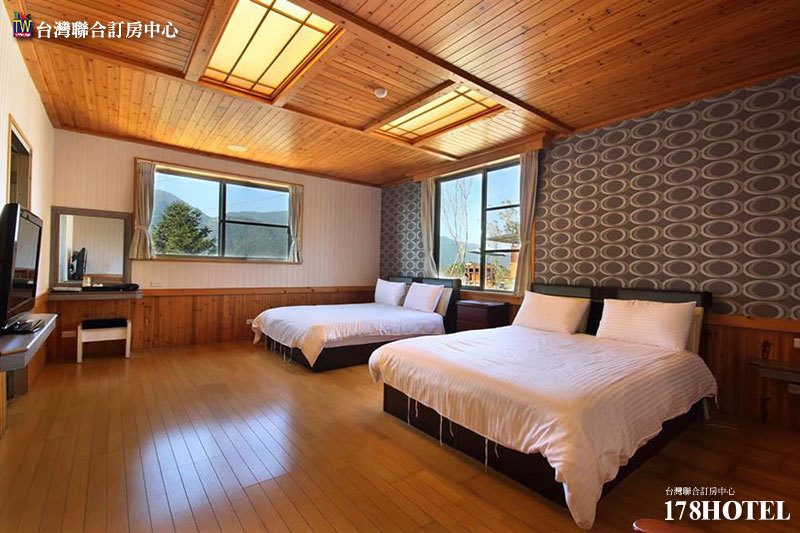 房間內部與木質裝潢