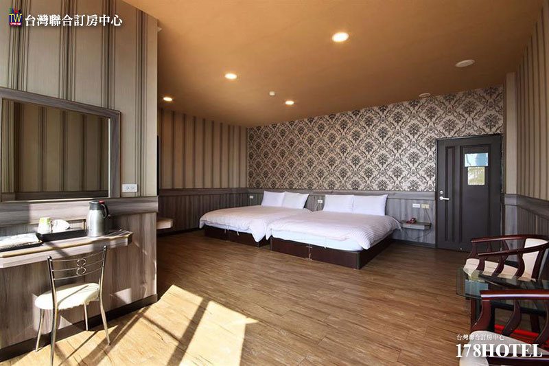 夜晚星空與觀景平台