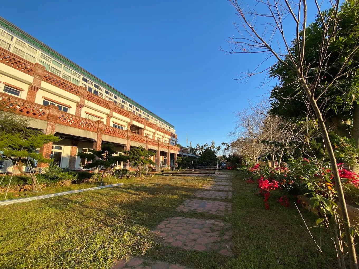 🌿 躲進南投鹿谷的雲海秘境！雙人一泊二食只要 $1950 還送陶藝體驗