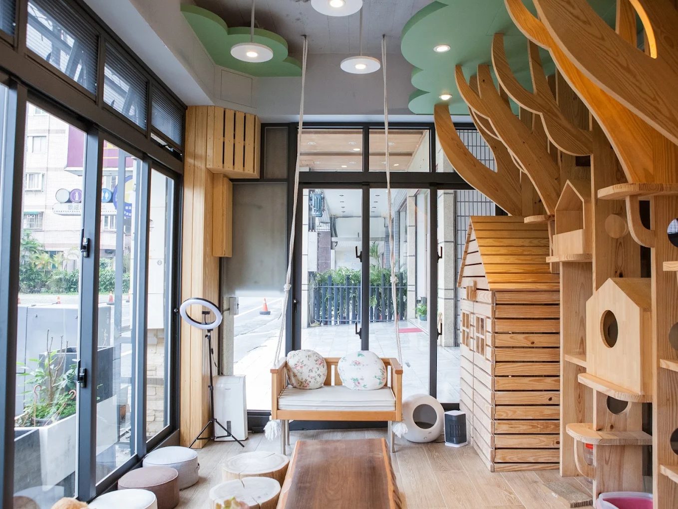 優惠｜宜蘭礁溪寵物友善溫泉住宿推薦｜美嘉美大飯店新裝潢湯屋四人房，一泊三食只要 $2,399！