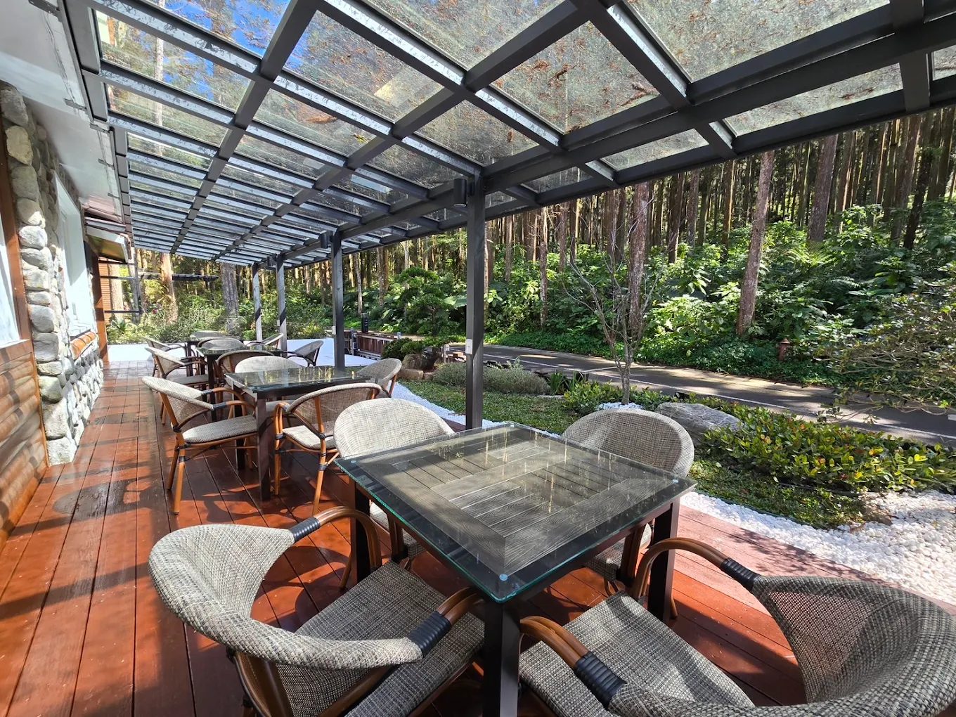 兩天一夜溪頭放鬆行程｜Success Banner 溪頭飯店．銀杏樓雙人房$3980 含早餐＋午餐 Buffet