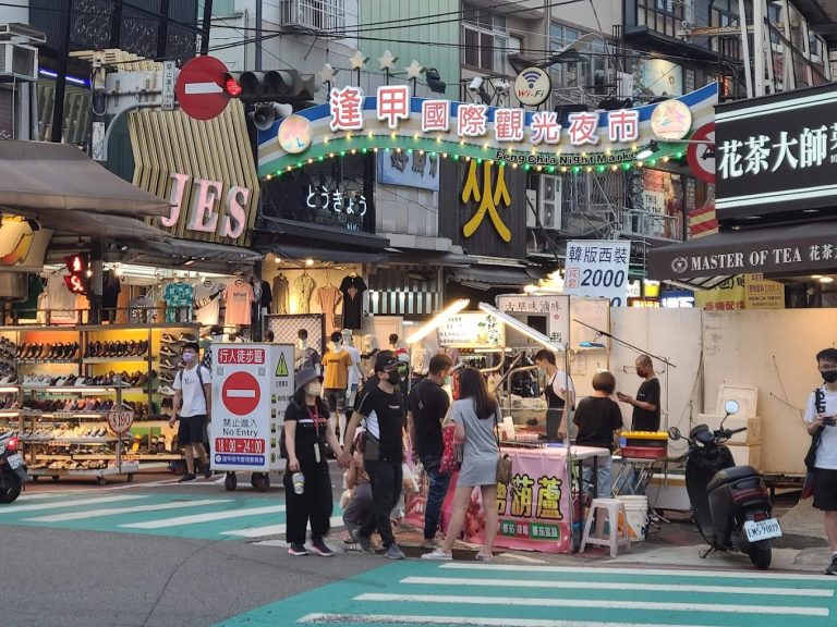 台中逢甲夜市住宿推薦｜康茵行旅 雙人房只要 $1580 含早餐，連假也不加價！
