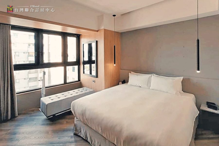 高雄行旅標準雙人房，設計簡約而舒適