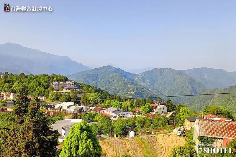 從山莊俯瞰清境山嵐美景