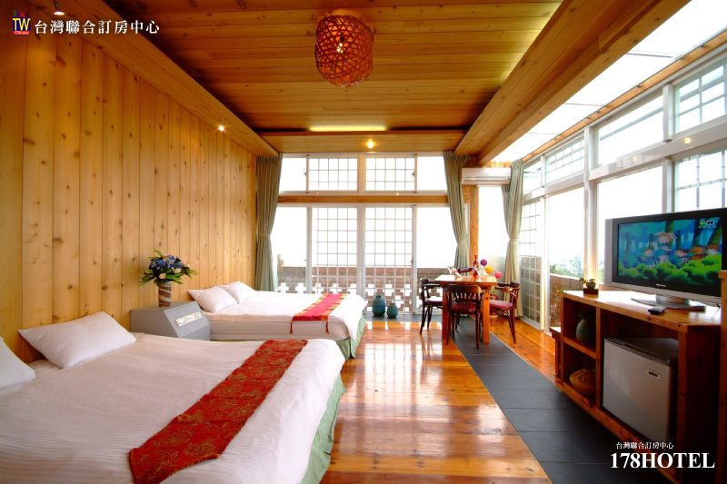 🌲優惠｜南投溪頭鹿鼎莊一泊二食只要 $1950｜360度全景視野＋古色古香陶藝民宿