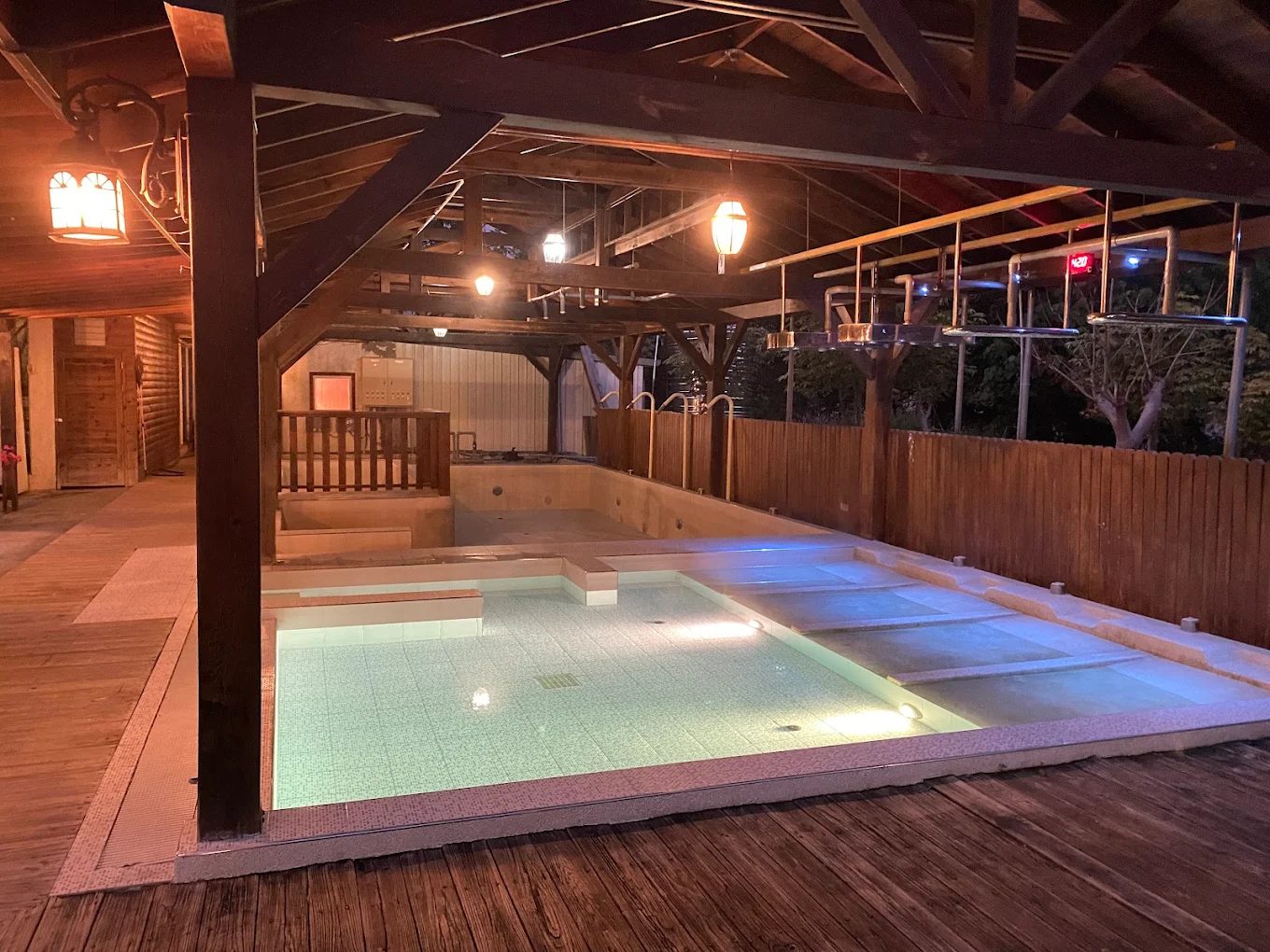 高雄六龜秘境溫泉｜寶來溫泉山莊限時優惠，雙人房含早餐只要 $1000 起