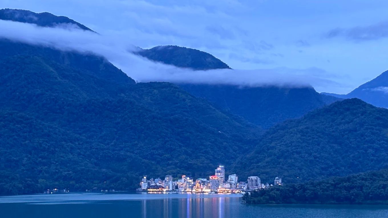 🌅 日月潭高樓湖景住宿券只要 $3,580！家庭房含早餐＋陽台湖景