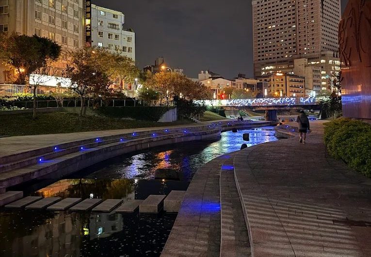 文青風設計 × CP值爆棚｜台中柳川行旅雙人房只要 $1450 含早餐