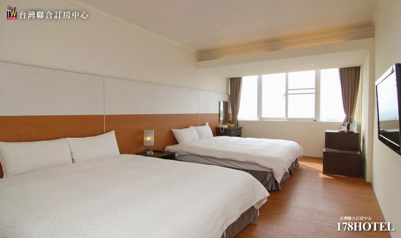 夕陽下的旅宿剪影