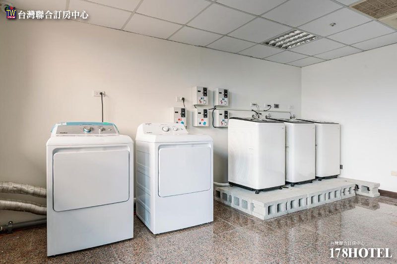 台中沫秋立柳川行旅住宿券推薦｜雙人房只要 $1450 含早餐，高CP值近台中車站住宿！