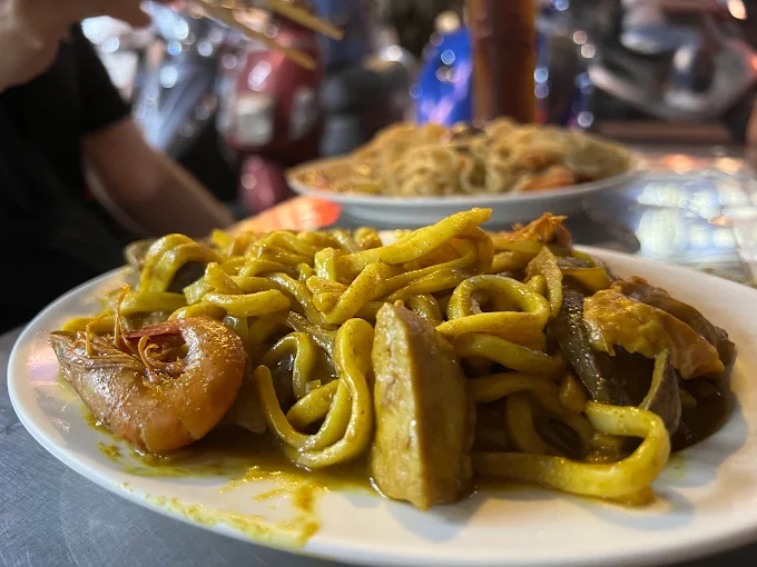 在基隆山海步道慢慢走，從中正公園到潮境公園，黃昏光影把海岸染得剛剛好