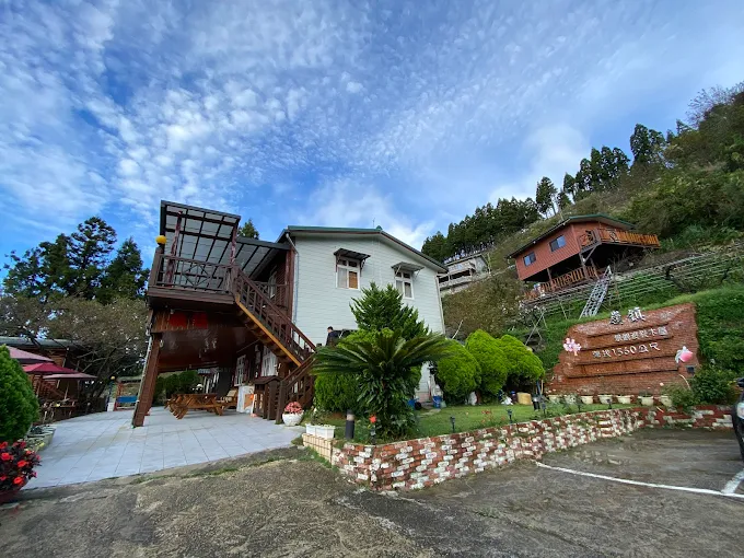 嶺鎮景觀渡假木屋外觀與庭園景觀，拉拉山住宿推薦