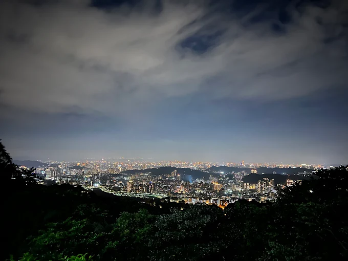 北部夜間自駕必訪景點TOP5｜象山、陽明山、貓空、碧山巖、台北101夜景全攻略