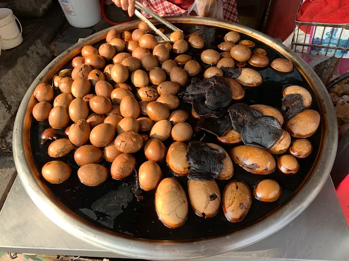 香氣迷人的紅茶茶葉蛋，是日月潭最具代表性的小吃