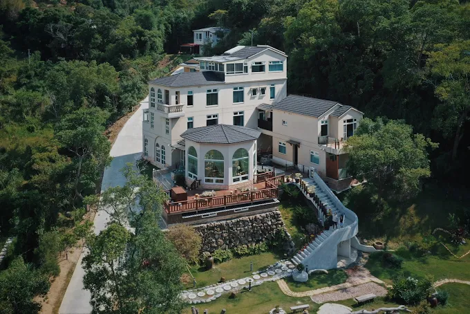 一路往苗栗山林走去住進溫泉民宿,在夜色與蟲鳴裡放掉疲憊