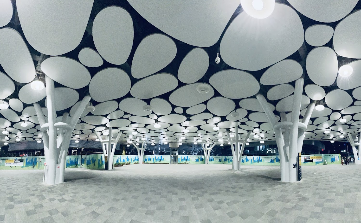 高雄火車站完整攻略：歷史、設計、美食、住宿與周邊景點