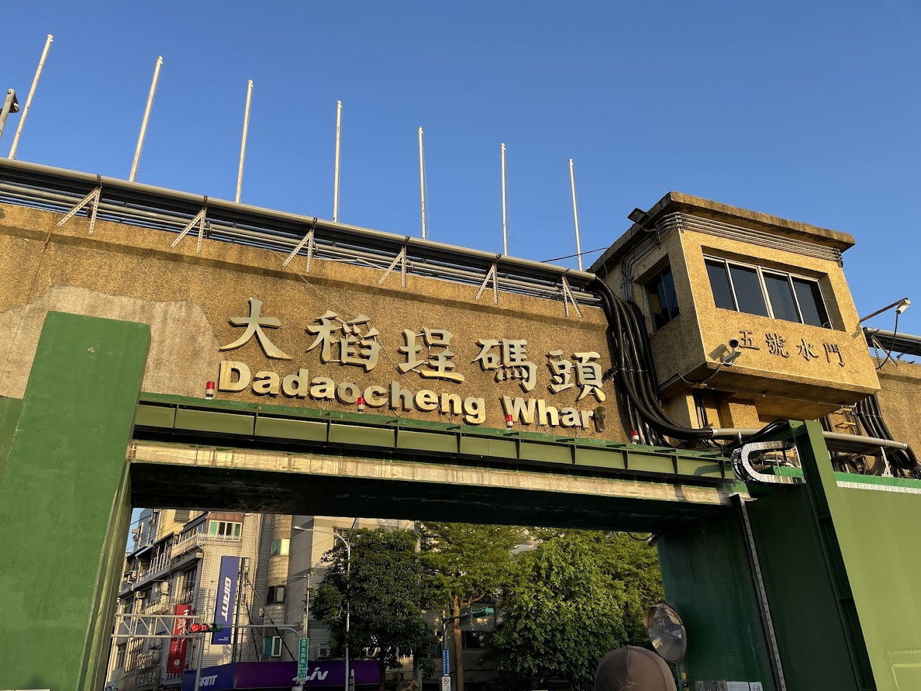 大稻埕碼頭廣場｜大稻埕煙火狂歡夜：不容錯過的精彩活動與美食攻略