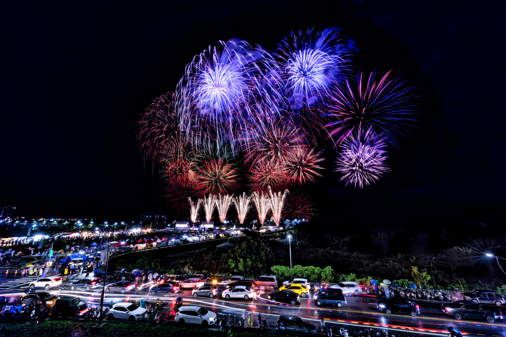 🎆 2025頭城煙火節最佳觀賞點｜酒龜88餐酒館｜快閃優惠｜預先訂位成功者當天消費打8折