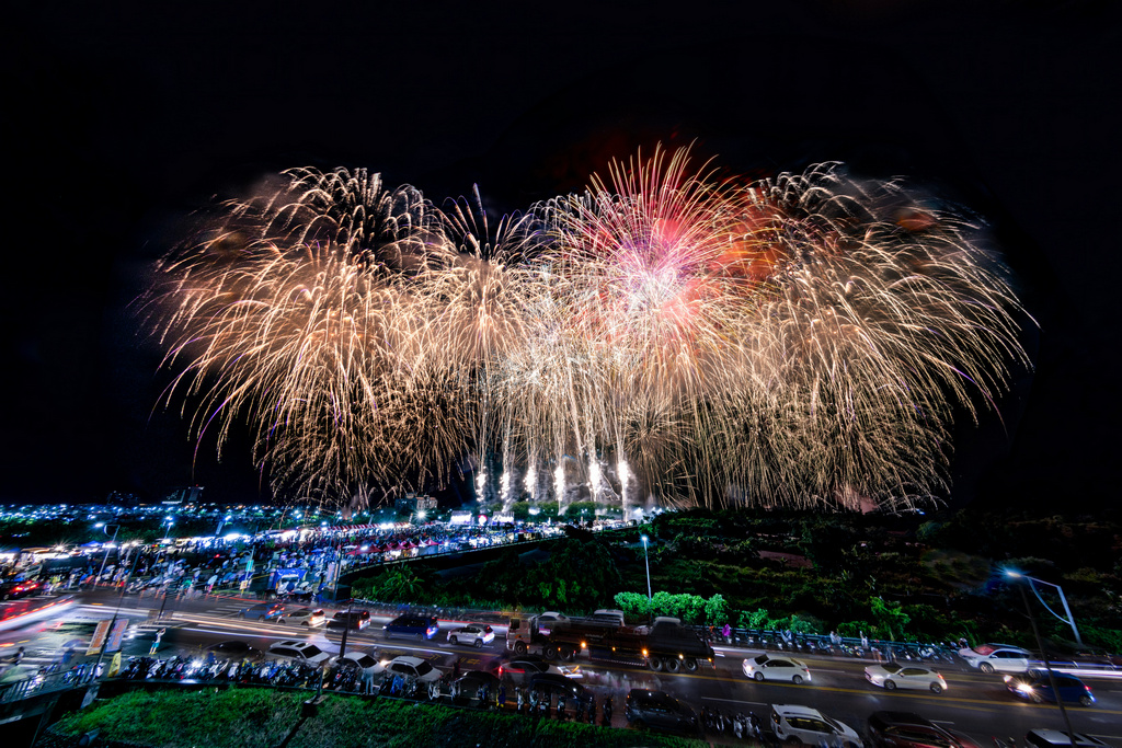 🎆 2025頭城煙火節最佳觀賞點｜酒龜88餐酒館｜快閃優惠｜預先訂位成功者當天消費打8折
