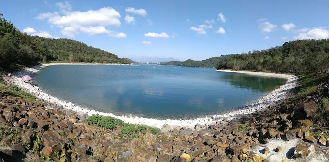 沿著南投的山與水前行，從月牙灣湖畔到溪頭森林步道，走出一段剛好的距離