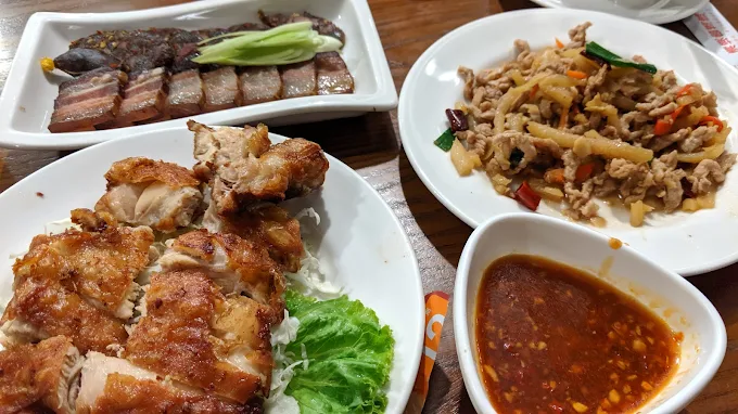 清境著名的魯媽媽雲南擺夷料理，酸辣開胃的風味深受饕客喜愛