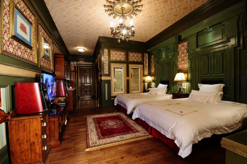 清境老英格蘭莊園民宿雙人豪華房型，典雅歐式設計與舒適床鋪