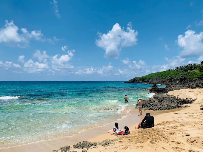 從女王頭迎風而行的北海岸一日遊，在基隆廟口溫柔落幕