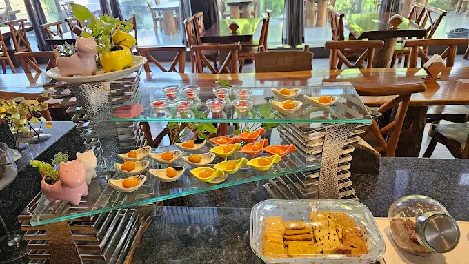 宜蘭親子必去｜水岸森林休閒農場全攻略：餵食水豚、羊駝與湖畔美景一次享受！