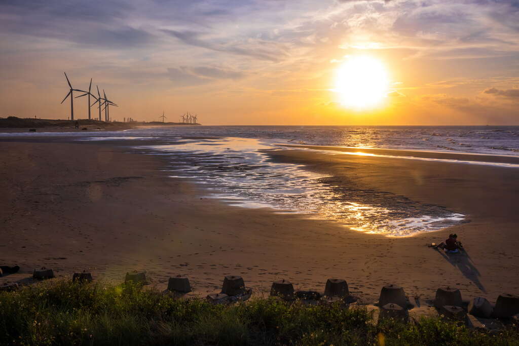 桃園景點TOP5｜大溪老街、虎頭山夜景、龍潭大池與夕陽濕地一次看