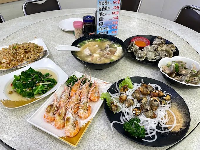 🌅 從沙灘夕陽走到夜市燈火｜返璞歸真KO hostel的墾丁一夜故事