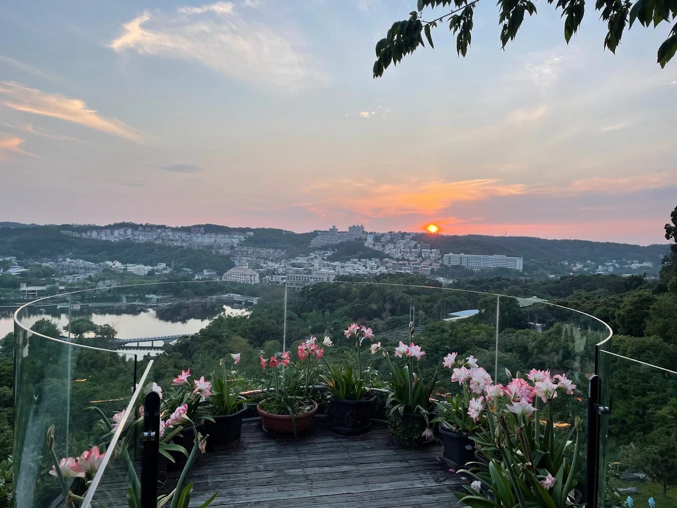 新竹景觀餐廳精選｜5 家山林湖畔美食與沉浸風景的好所在