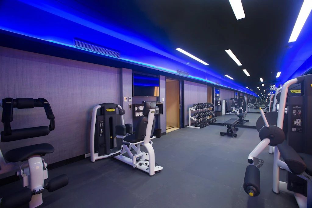 從華燈初上到夜市飄香:入住台北國賓大飯店的浪漫日與夜