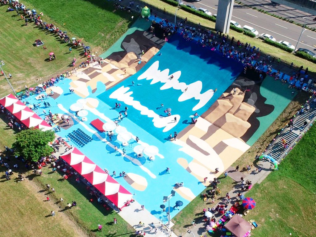 孩子尖叫奔向 7 公尺幸運草溜滑梯！新北大都會公園熊猴森樂園，假日親子放電聖地