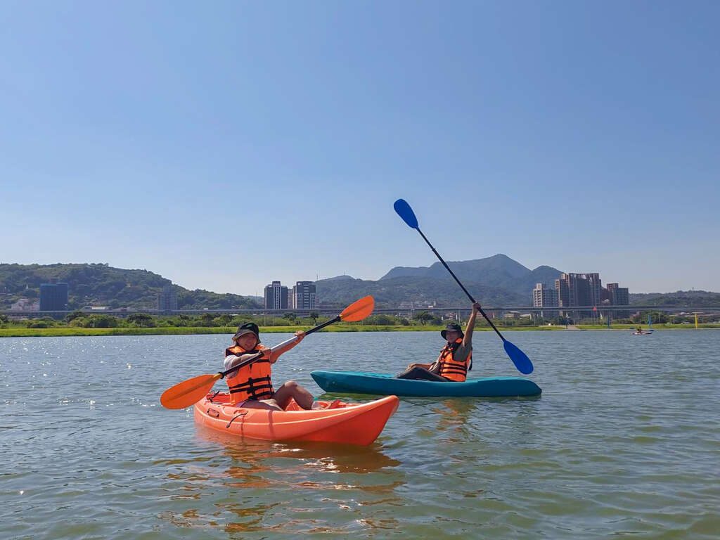 孩子尖叫奔向 7 公尺幸運草溜滑梯！新北大都會公園熊猴森樂園，假日親子放電聖地