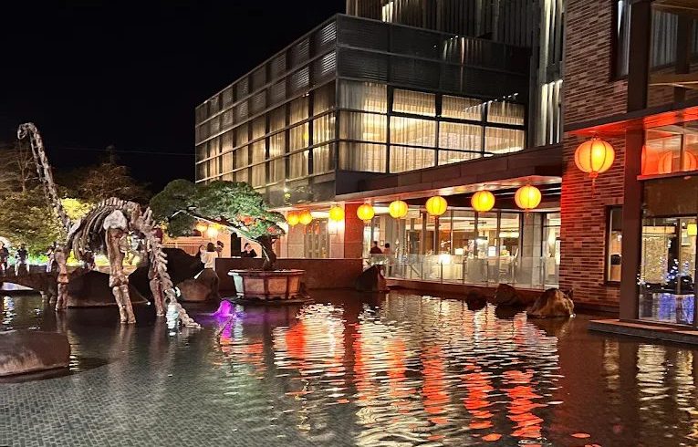 🌿 逃離都市喧囂！三峽【大板根森林溫泉酒店】$3,999 起｜森林秘境 × 美人湯溫泉